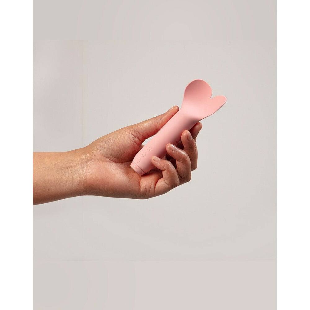 Je Joue I Play Love Bullet Vibrator in sleek design, featuring a smooth surface and compact size for discreet pleasure.