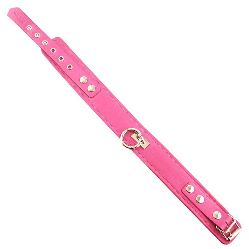 Rouge Garments Rosa läderhalsband in soft pink leather with a sleek, modern design and metal clasp.