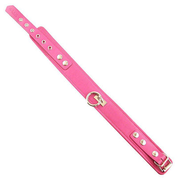 Rouge Garments Rosa läderhalsband in soft pink leather with a sleek, modern design and metal clasp.