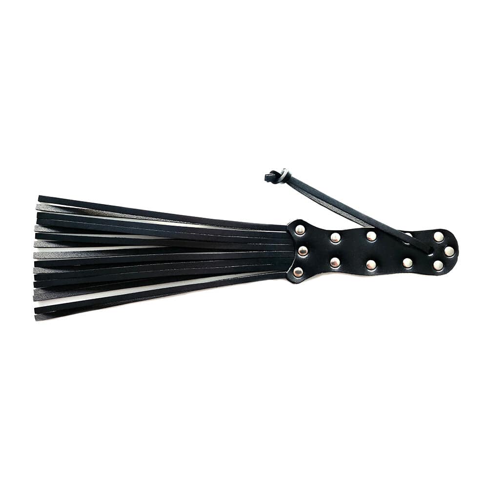 Läder spiralpaddel i röd färg från Rouge Garments, med detaljerad textur och ett elegant, stilrent utseende.