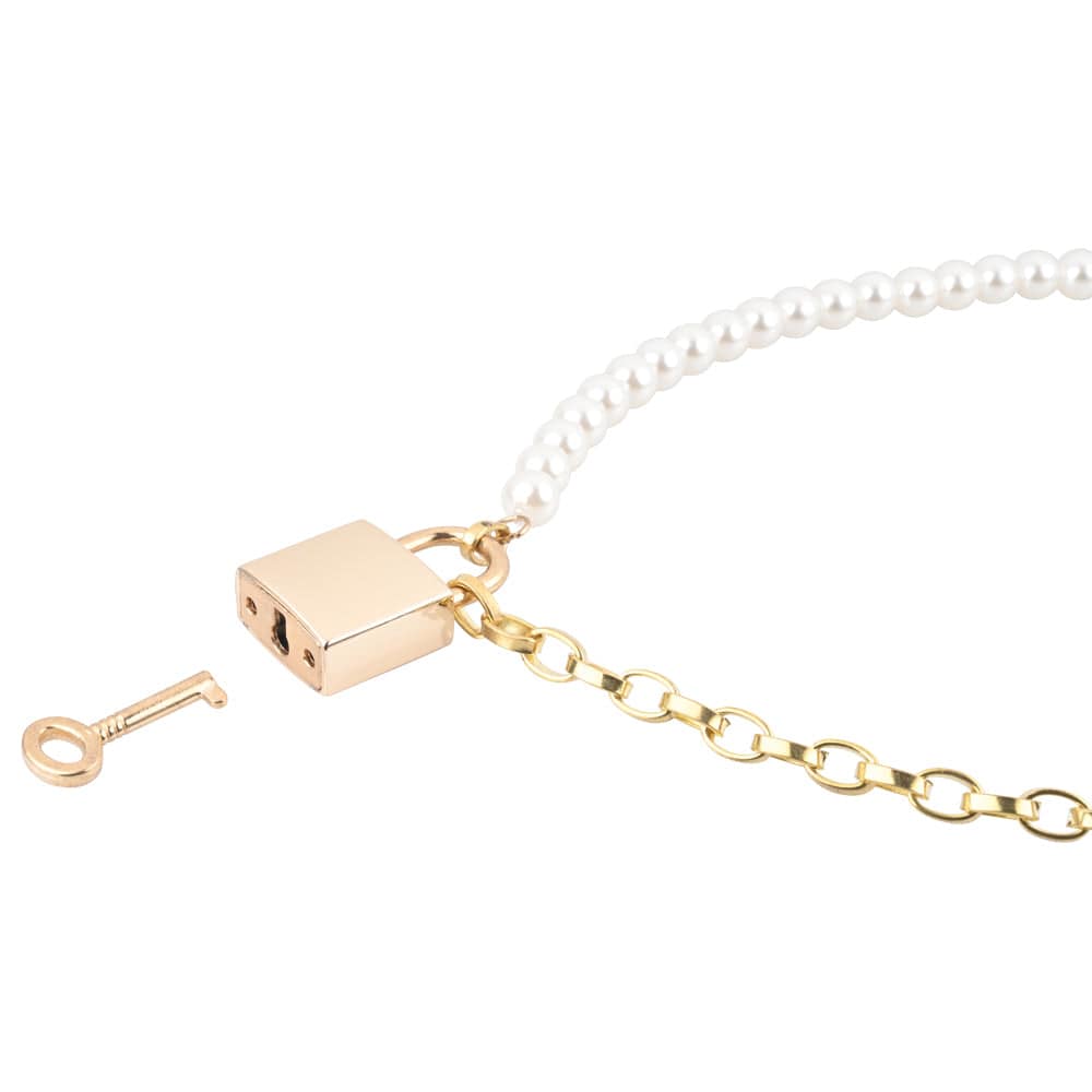 Sportsheets Sex and Mischief Pearl Day collar featuring a delicate design with pearl accents and adjustable fit.